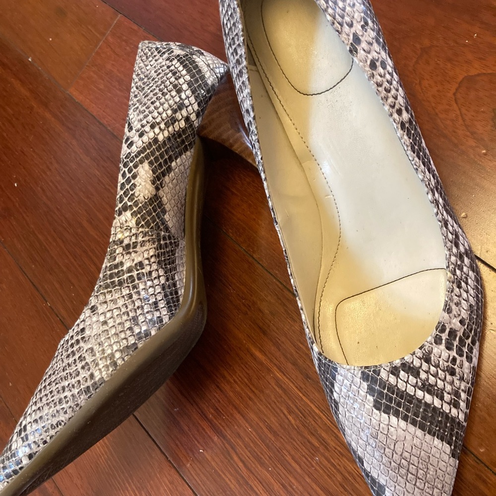 Calvin Klein women’s pumps size 9 1/2 “ Dolly”